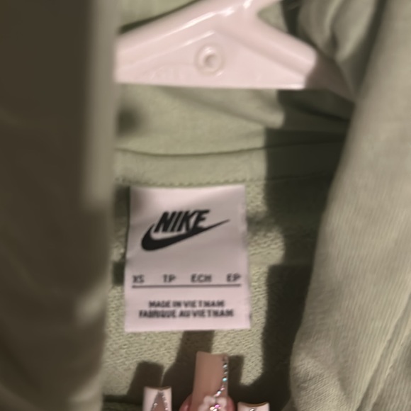 green nike hoodie BRAND NEW - Picture 3 of 4